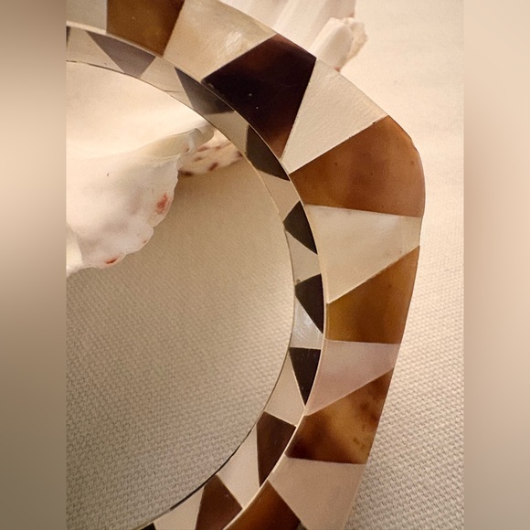Geometric Inlay Shell Bangle Bracelet - Picture 2 of 4